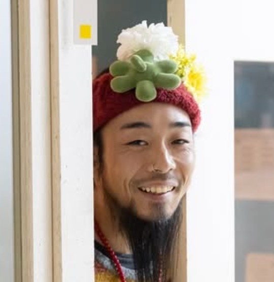 頭にお花を咲かせるひろむの画像
