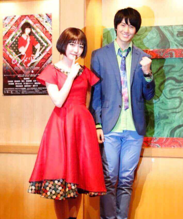 太田基裕さんと渡辺麻友さんのアメリでの共演画像
